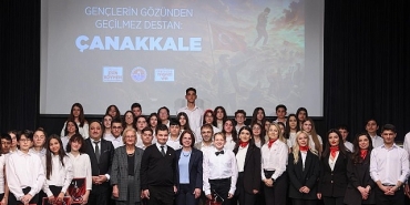 maltepe-belediyesi-ogrencilerinden-genclerin-gozunden-gecilmez-destan-canakkale-gosterisi.jpg