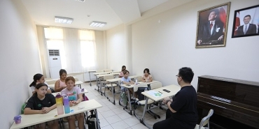 ucretsiz-kultur-sanat-kurslari-yeni-doneme-basladi.jpg