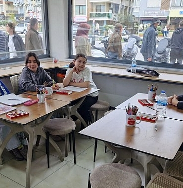 ayvalik-belediyesinin-resim-atolyelerine-yogun-ilgi.jpg