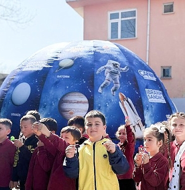 canikte-genc-kasifler-uzayla-bulusuyor-gokyuzunu-ogreniyor.jpg