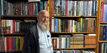 kitap-tutkunu-bir-omrun-yeni-duragi-alev-alatli.jpg