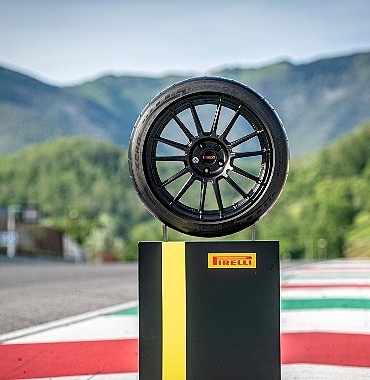 tyre-reviewsa-gore-dunyanin-en-hizli-lastigi-pirelli-p-zero-trofeo-rs.jpg