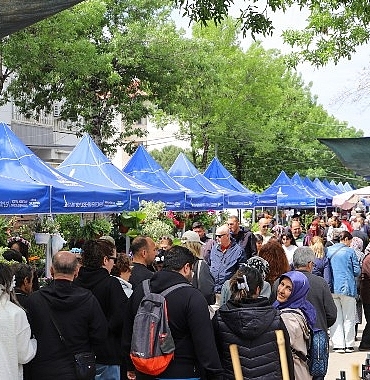 bayindir-cicek-festivalinde-3-gun-coskusu-sokaklar-ziyaretci-akinina-ugradi.jpg