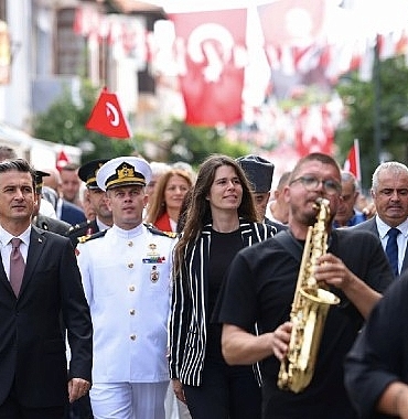 Çeşme kurtuluşunun 104. yılını gururla kutladı