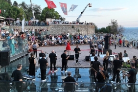Hıdırlık Kulesi’nde gün batımı ve müzik keyfi yaşandı