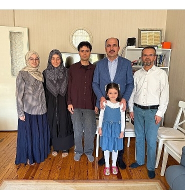 Başkan Altay, “Umre Ödüllü Siyer Yarışması” ile Umreye Giden Yarış Ailesini Ziyaret Etti