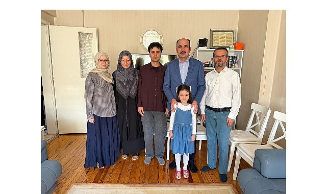 Başkan Altay, “Umre Ödüllü Siyer Yarışması” ile Umreye Giden Yarış Ailesini Ziyaret Etti