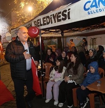 Canik'te Cumhuriyet Coşkusu Fener Alayıyla Taçlandı