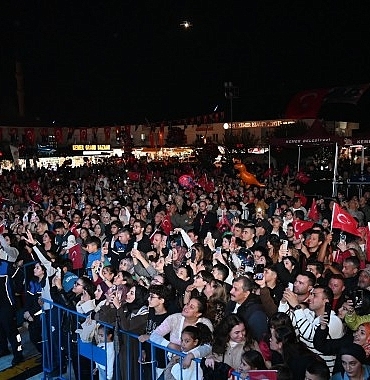 Cumhuriyet Bayramı Kemer'de coşkuyla kutlandı