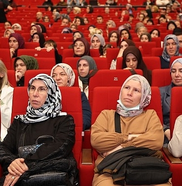 Erdim, “Aile Nedir?” söyleşisinde dikkat çeken mesajlar verdi;  “İnsanın en önemli görevi kendisini onarmasıdır”