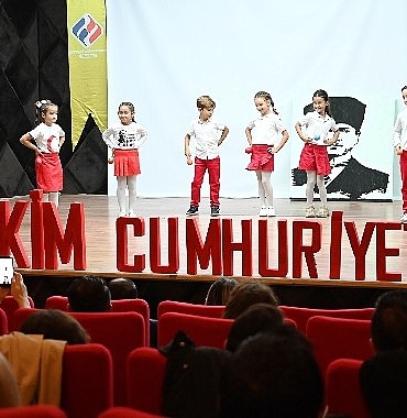 Final Okulları Kemer Şubesi’nde 29 Ekim Cumhuriyet Bayramı Coşkusu