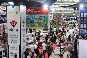 Her yaştan Antalyalı binlerce kitap arasında keşfe çıktı