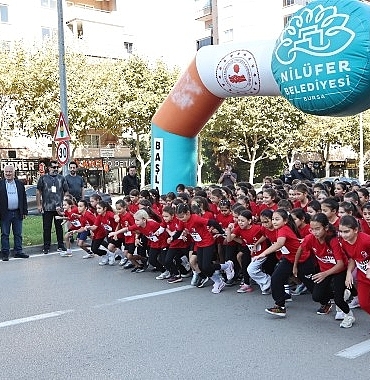 Nilüfer’de bin 749 öğrenci Cumhuriyet için koştu