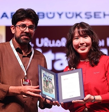 Soyoung Park, Kocaeli Kitap Fuarı’nda genç okurlara seslendi;  “Dünyadaki en özel kişi kendinizsiniz”